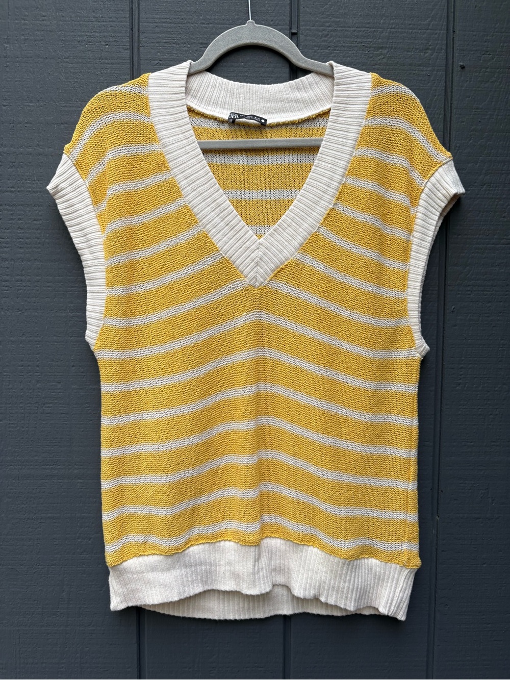 ZARA Striped Oversized Fit V-Neck Knit Sweater Vest in Yellow and Cream Sz S